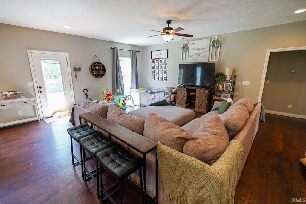 Photo of 1518 Breezy Creek Drive, Evansville, IN 47720 (MLS # 202613577)