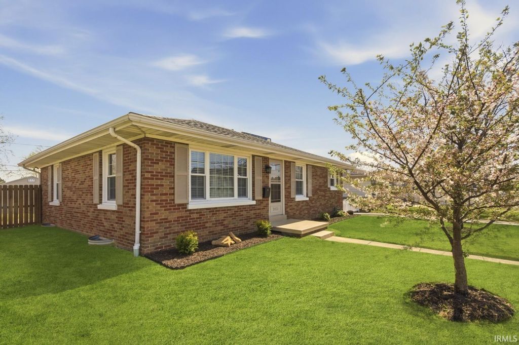 Photo of 2415 N Evans Avenue, Evansville, IN 47711 (MLS # 202611248)