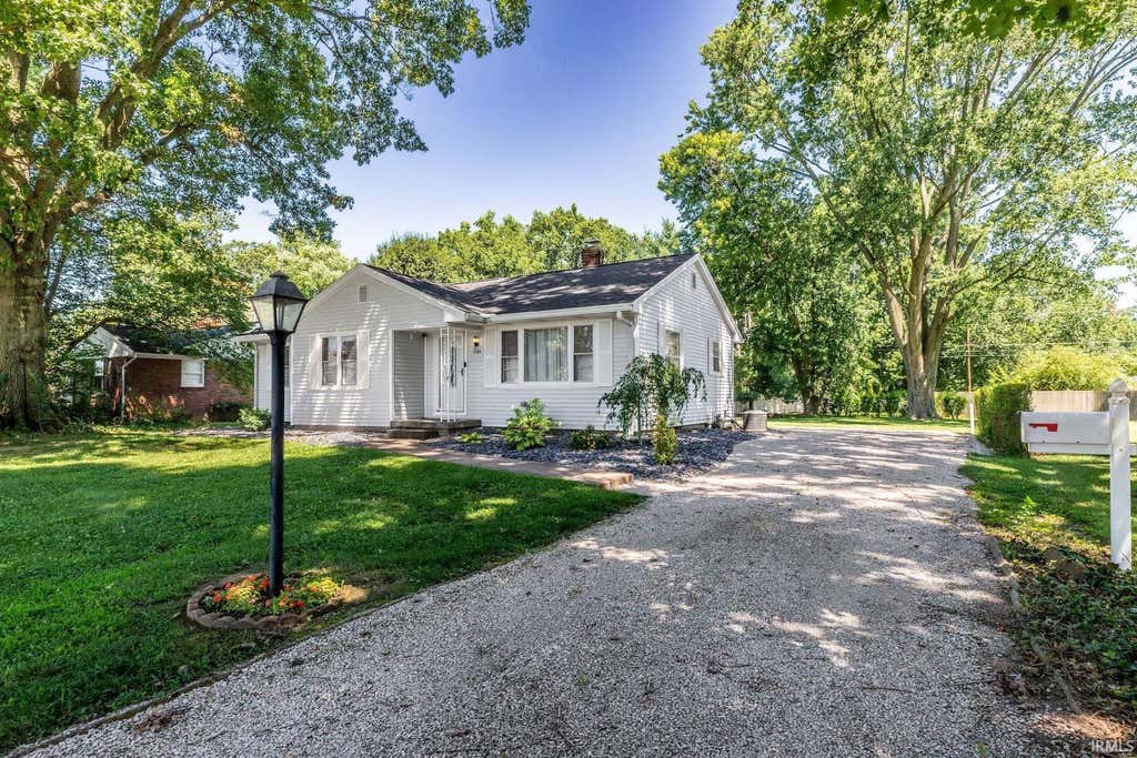 Photo of 5318 Monroe Avenue, Evansville, IN 47715 (MLS # 202628635)
