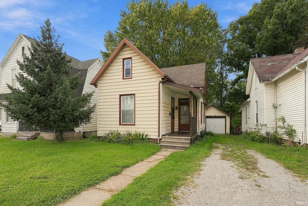 Photo of 3424 Broadway, Fort Wayne, IN 46807 (MLS # 202640049)