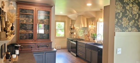 Tiny photo for 730 Jackson Street, Mishawaka, IN 46544 (MLS # 202627714)