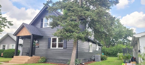Tiny photo for 730 Jackson Street, Mishawaka, IN 46544 (MLS # 202627714)