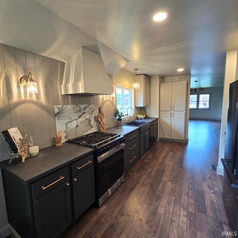 Tiny photo for 730 Jackson Street, Mishawaka, IN 46544 (MLS # 202627714)