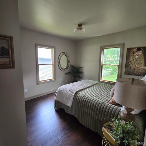 Tiny photo for 730 Jackson Street, Mishawaka, IN 46544 (MLS # 202627714)