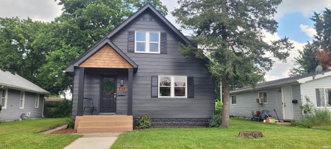 Photo of 730 Jackson Street, Mishawaka, IN 46544 (MLS # 202627714)
