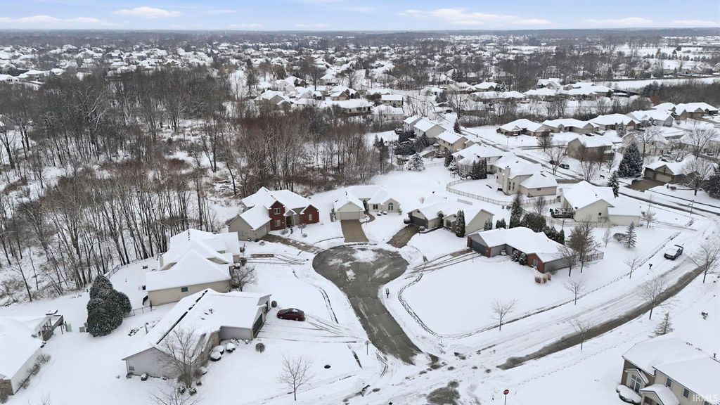 Photo of 13611 Split Rock Cove, Fort Wayne, IN 46845 (MLS # 202547994)