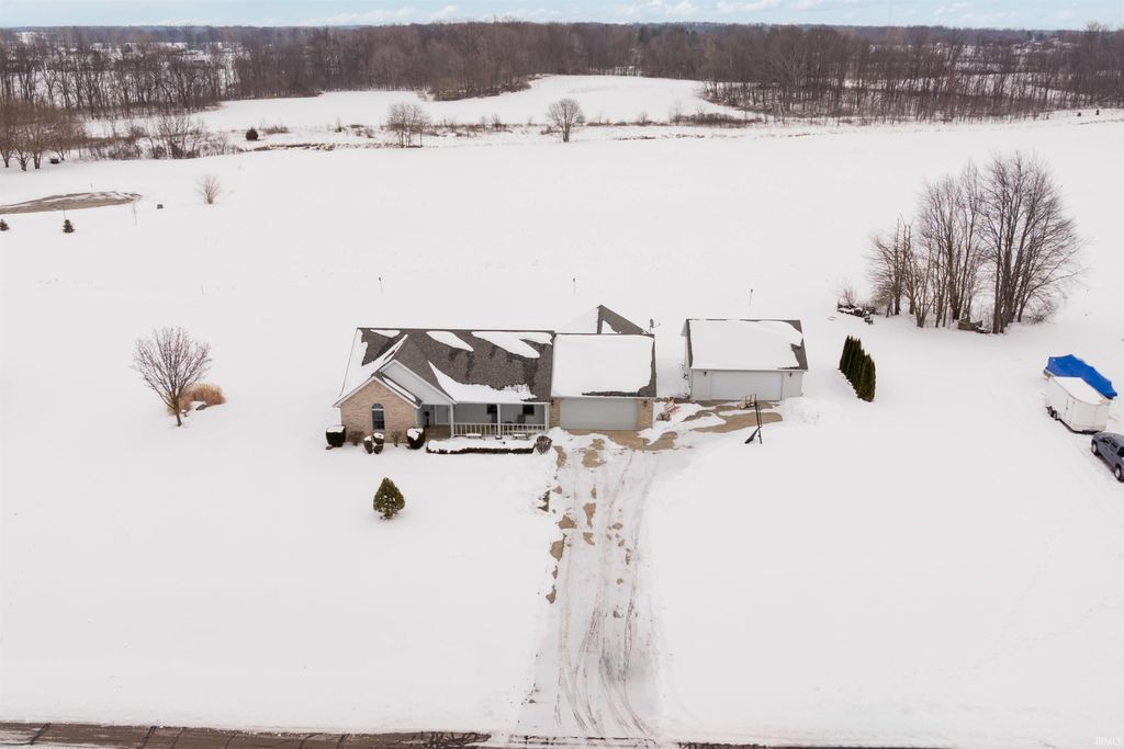 Photo of 5711 Beaver Run 57 Pass, Columbia City, IN 46725 (MLS # 202604137)