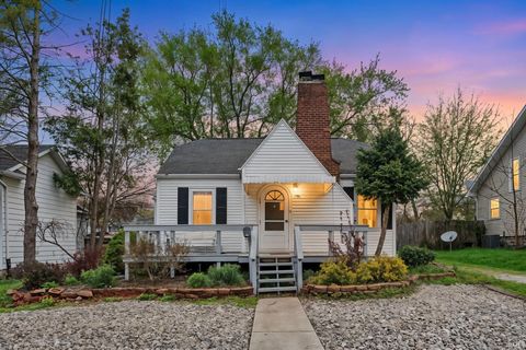 Photo of 735 E Main Street, Warsaw, IN 46580 (MLS # 202614170)