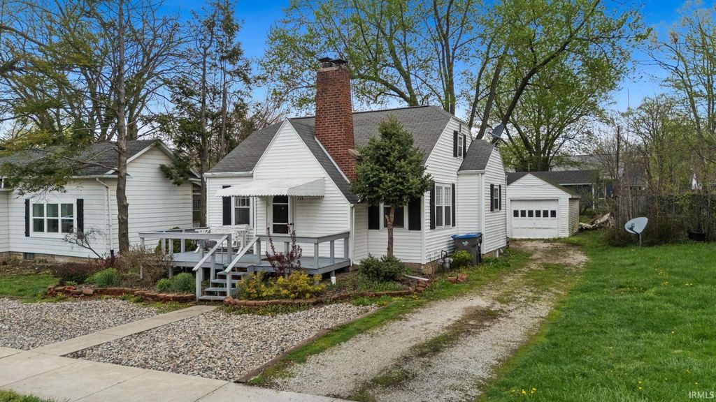 Photo of 735 E Main Street, Warsaw, IN 46580 (MLS # 202614170)