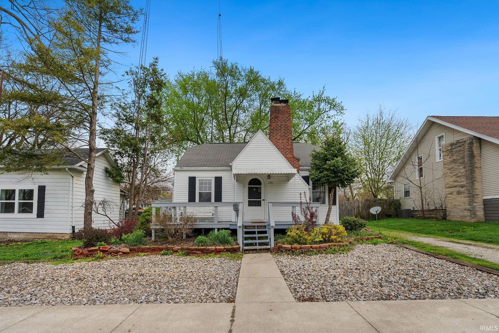 Photo of 735 E Main Street, Warsaw, IN 46580 (MLS # 202614170)