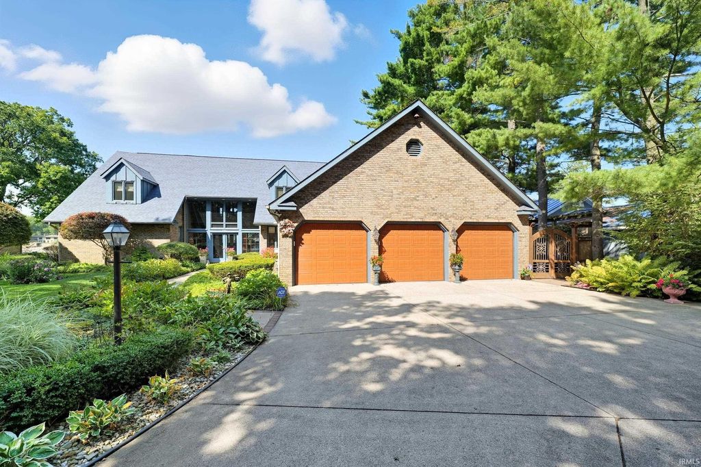 Photo of 769 River Pointe Place, Mishawaka, IN 46544 (MLS # 202538942)