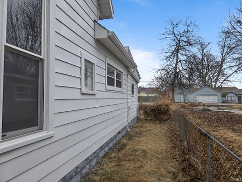 Tiny photo for 732 S Market Street, Kokomo, IN 46901 (MLS # 202608214)