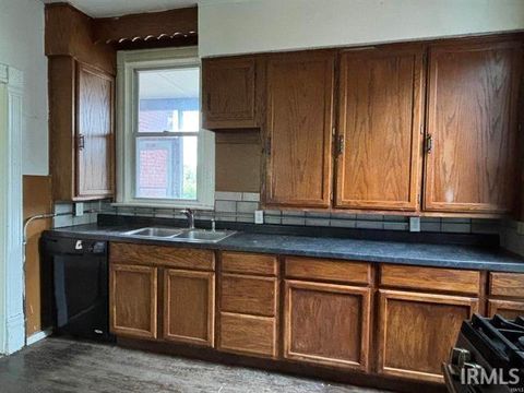 Tiny photo for 713 Harmar Street, Fort Wayne, IN 46803 (MLS # 202618514)