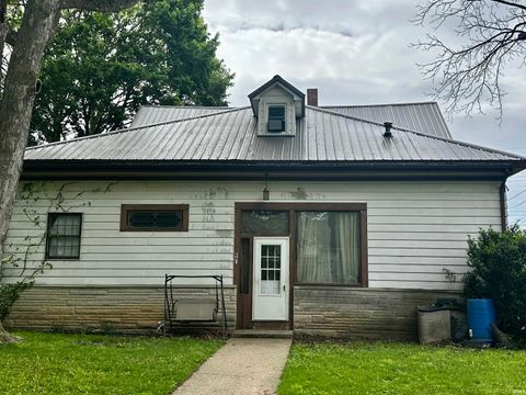 Photo of 691 W Hill Street, Wabash, IN 46992 (MLS # 202617480)