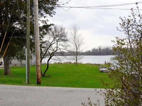 Tiny photo for 6449 E McGuire Road, Churubusco, IN 46723 (MLS # 202612348)