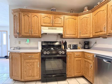 Tiny photo for 6449 E McGuire Road, Churubusco, IN 46723 (MLS # 202612348)