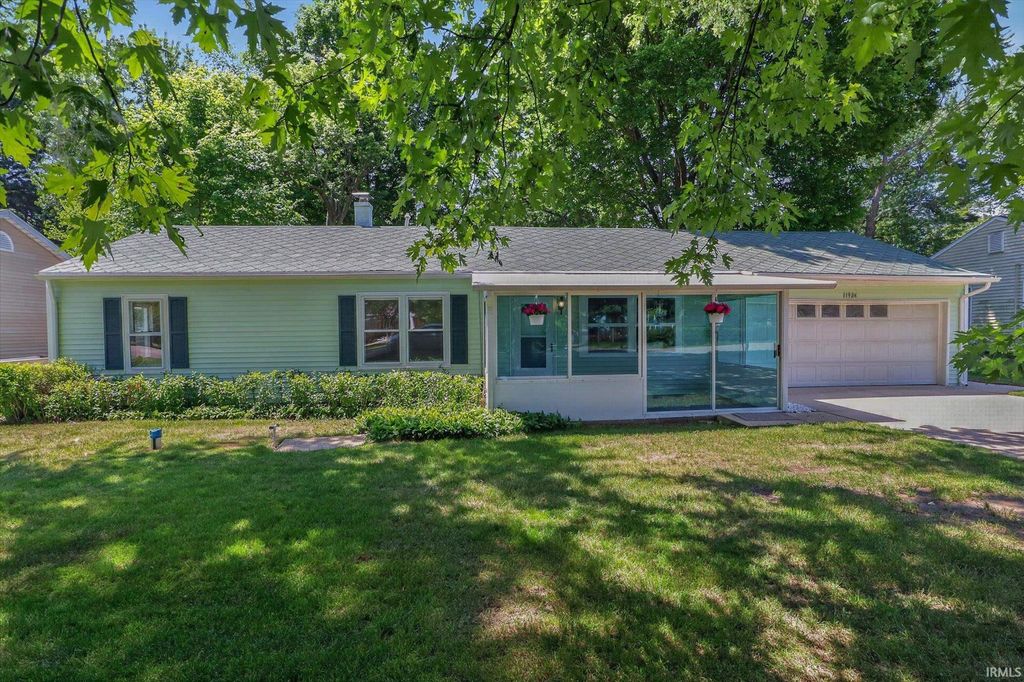 Photo of 11924 Riverview Boulevard, Osceola, IN 46561 (MLS # 202620911)
