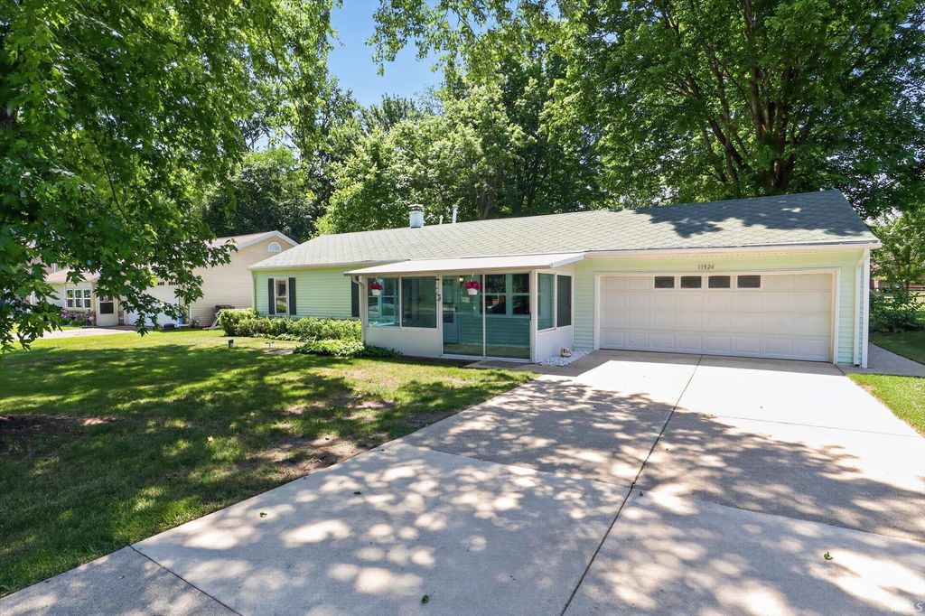 Photo of 11924 Riverview Boulevard, Osceola, IN 46561 (MLS # 202620911)