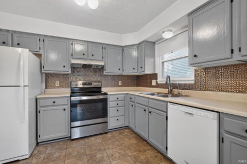 Tiny photo for 3333 Sussex Lane, Lafayette, IN 47909 (MLS # 202641897)