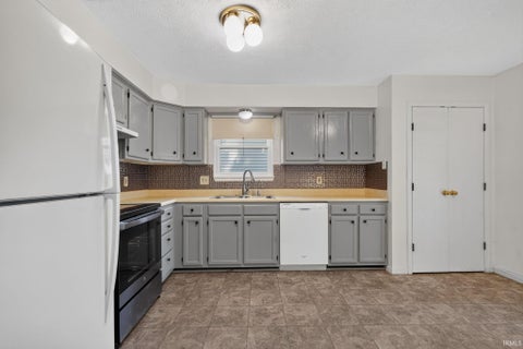 Tiny photo for 3333 Sussex Lane, Lafayette, IN 47909 (MLS # 202641897)