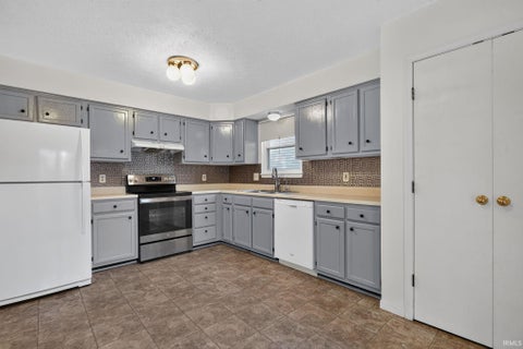 Tiny photo for 3333 Sussex Lane, Lafayette, IN 47909 (MLS # 202641897)