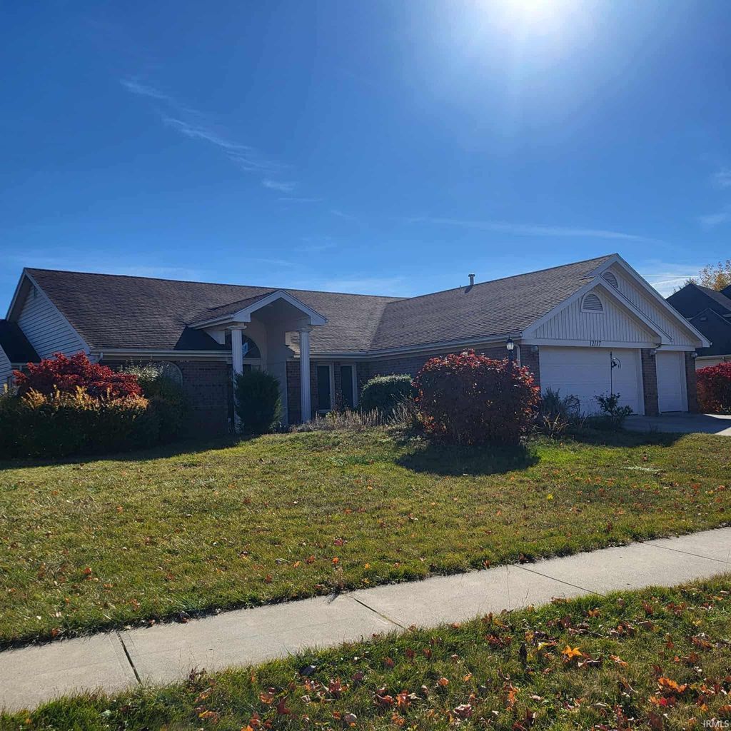 Photo of 12117 Eagle Creek Place, Fort Wayne, IN 46814 (MLS # 202549561)