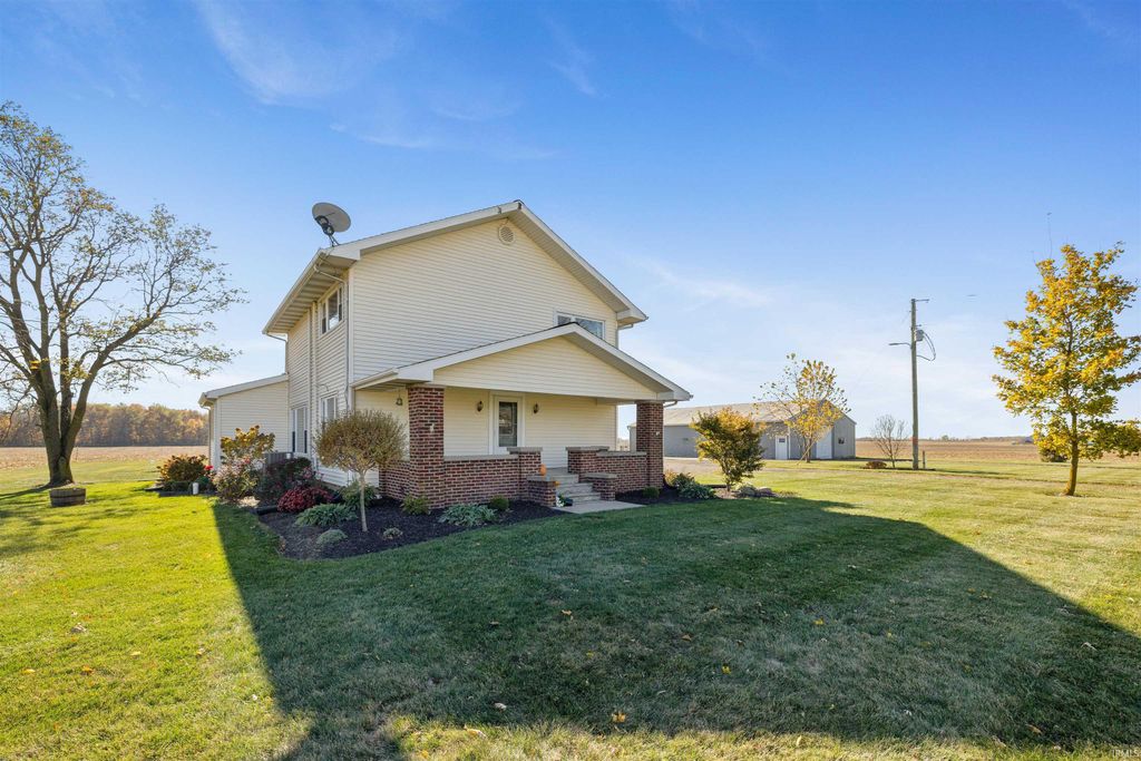 Photo of 606 W 400 S Road, Bluffton, IN 46714 (MLS # 202544427)