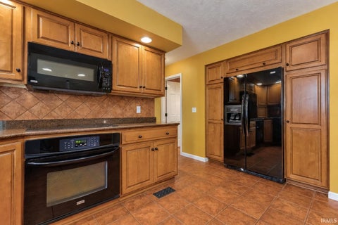 Tiny photo for 6951 Tonia Court, Evansville, IN 47710 (MLS # 202643815)