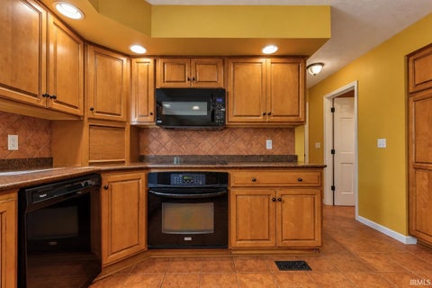 Tiny photo for 6951 Tonia Court, Evansville, IN 47710 (MLS # 202643815)