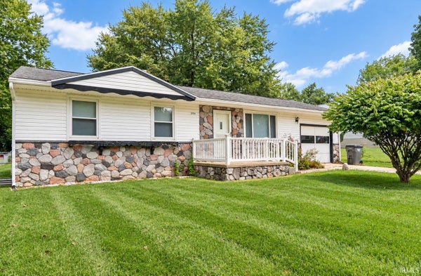 2504 WESTSIDE DR, WARSAW, IN 46580 - Image c803f3ce8e8059c2017b40fbe4653d0a/2783205641