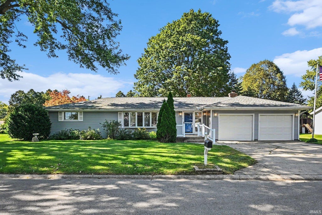Photo of 1805 Mayfield Drive, Goshen, IN 46526 (MLS # 202641609)