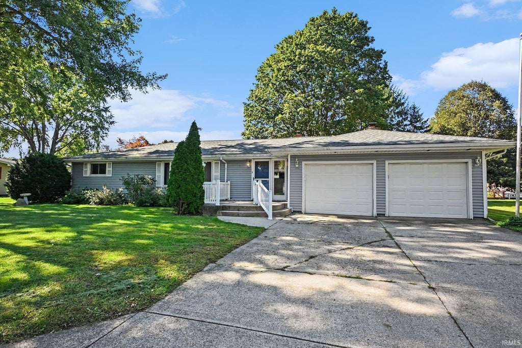 Photo of 1805 Mayfield Drive, Goshen, IN 46526 (MLS # 202641609)