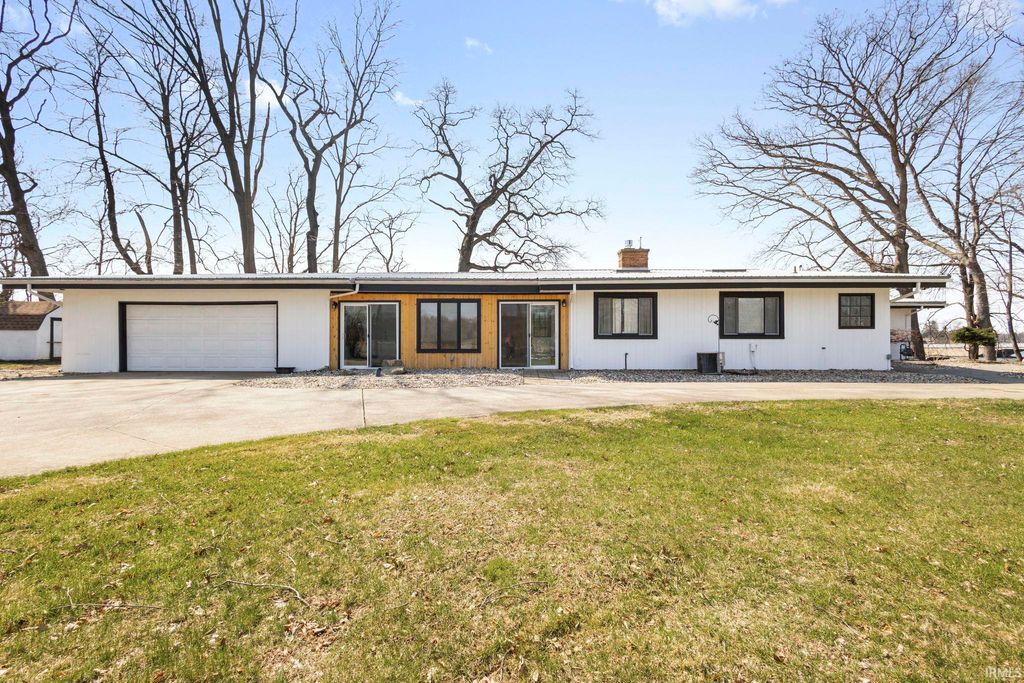 Photo of 21792 County Road 10, Elkhart, IN 46514 (MLS # 202610820)