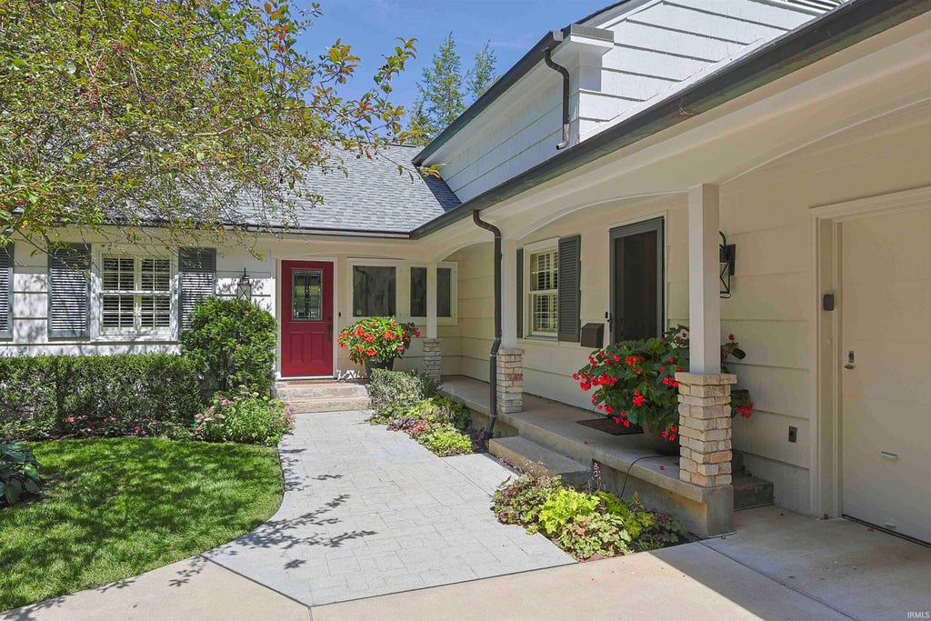Photo of 1326 Garland Road, South Bend, IN 46614 (MLS # 202637211)