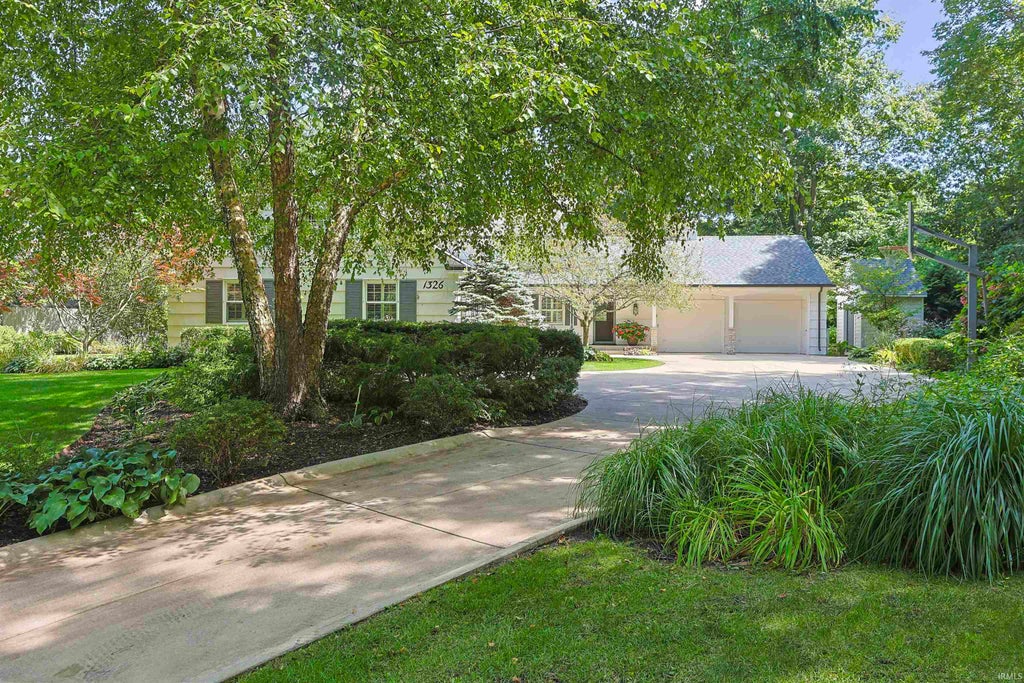 Photo of 1326 Garland Road, South Bend, IN 46614 (MLS # 202637211)