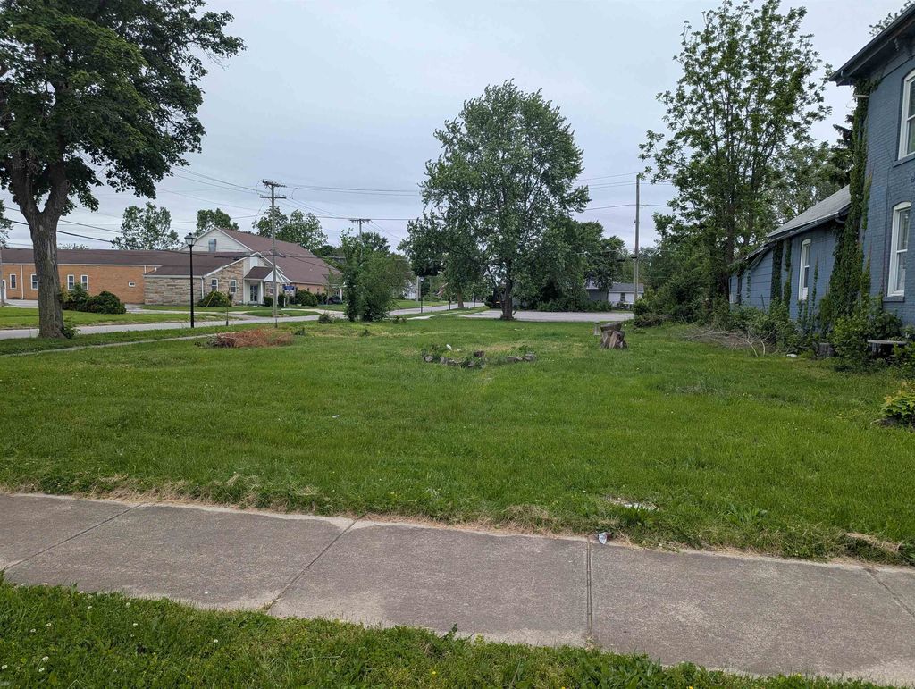 Photo of 752 Madison Street #7, Fort Wayne, IN 46802 (MLS # 202619709)