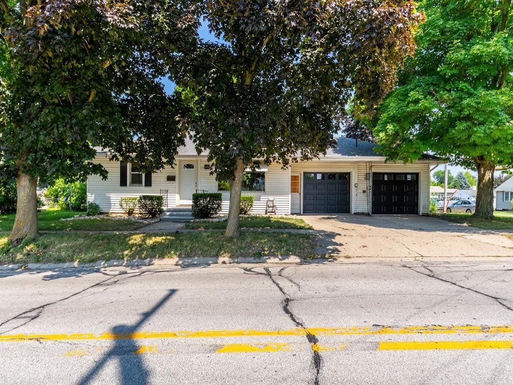 Photo of 107 E Felicity Street, Angola, IN 46703 (MLS # 202634187)