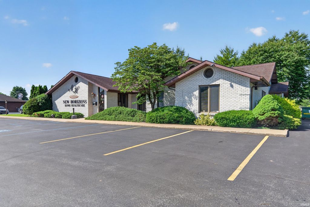 Photo of 703 W CHAPEL Pike, Marion, IN 46952 (MLS # 202620555)