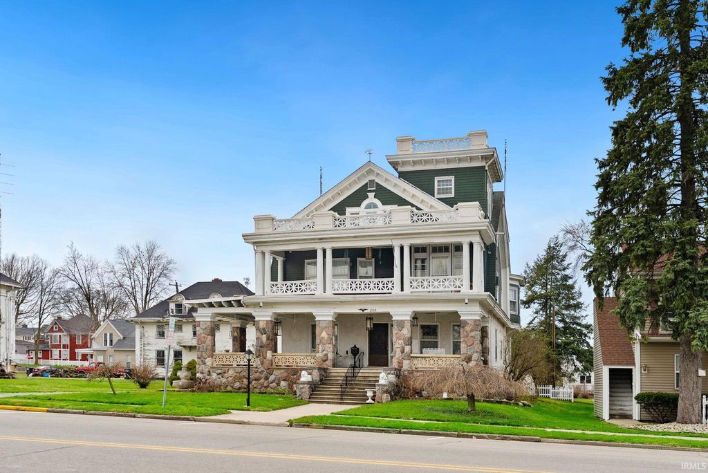 Photo of 206 S Main Street, Ligonier, IN 46767 (MLS # 202610133)