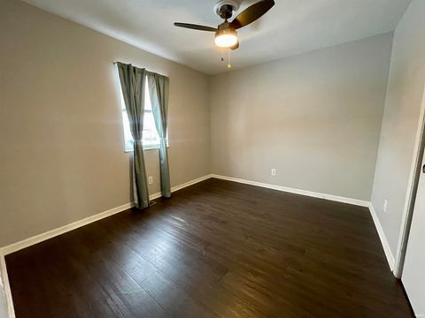 Tiny photo for 1320 S ELIZABETH Street, Kokomo, IN 46902 (MLS # 202547810)