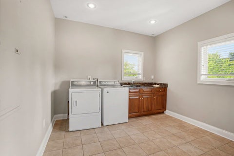 Tiny photo for 330 N Sunnyside Avenue, South Bend, IN 46617 (MLS # 202637909)