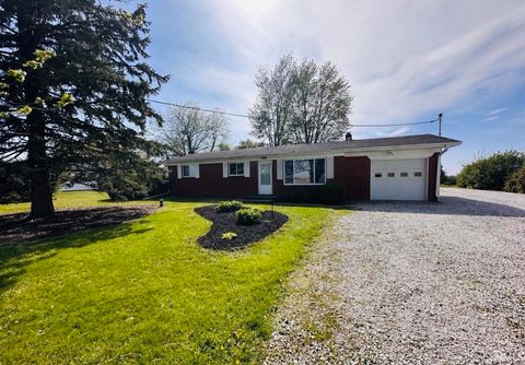 Photo of 251 N 1100 E Road, Greentown, IN 46936 (MLS # 202610554)