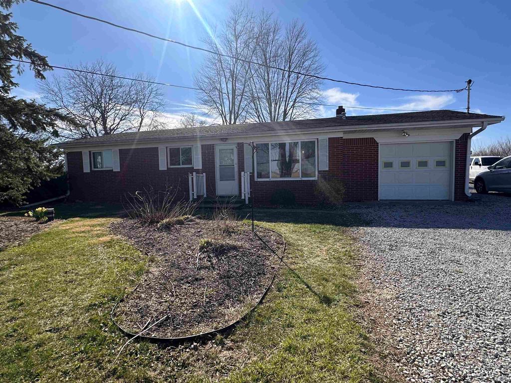 Photo of 251 N 1100 E Road, Greentown, IN 46936 (MLS # 202610554)