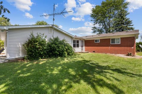 Tiny photo for 251 N 1100 E Road, Greentown, IN 46936 (MLS # 202610554)
