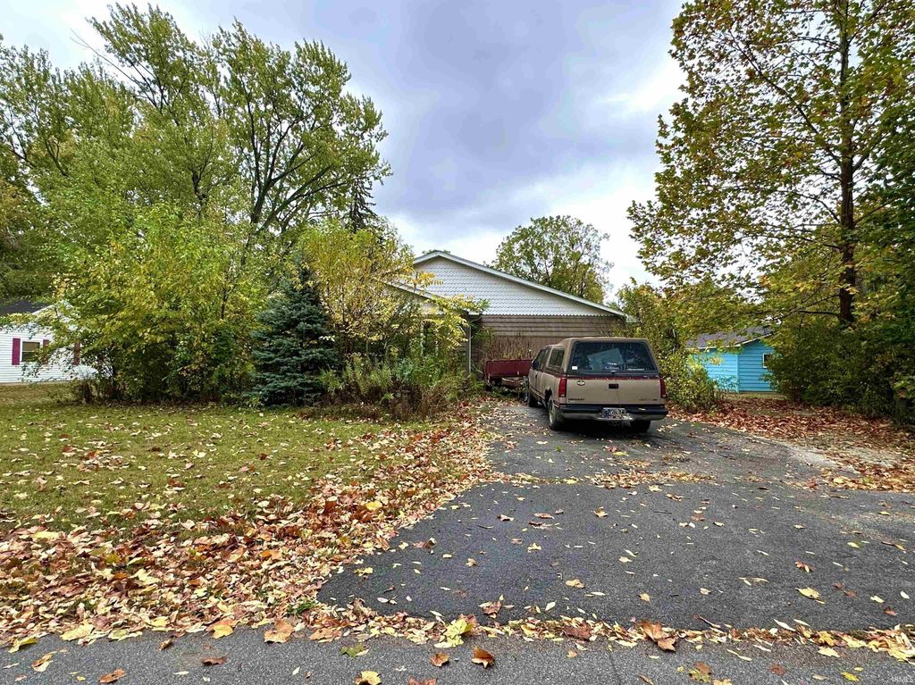 Photo of 3156 Oswego Avenue, Fort Wayne, IN 46805 (MLS # 202542732)