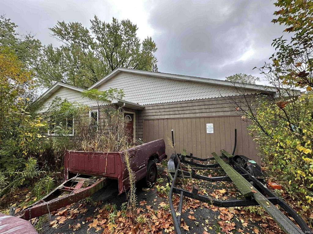 Photo of 3156 Oswego Avenue, Fort Wayne, IN 46805 (MLS # 202542732)