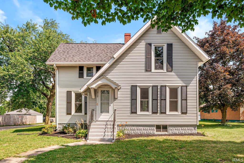 Photo of 212 E Waterford Street, Wakarusa, IN 46573 (MLS # 202629674)
