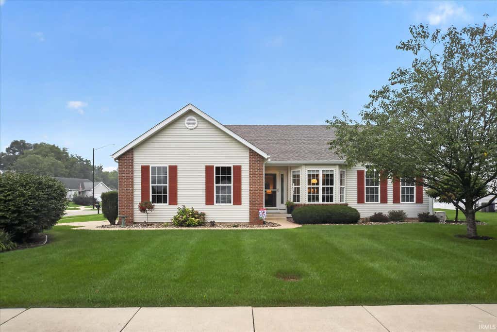 Photo of 102 Livingston Bay Court, Mishawaka, IN 46544 (MLS # 202633600)