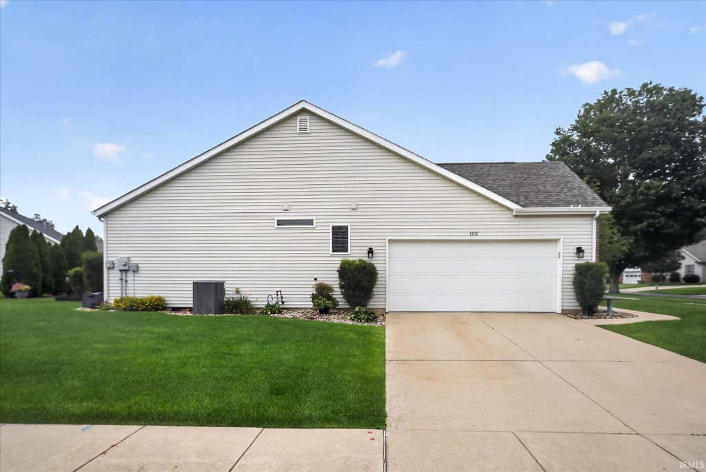 Photo of 102 Livingston Bay Court, Mishawaka, IN 46544 (MLS # 202633600)