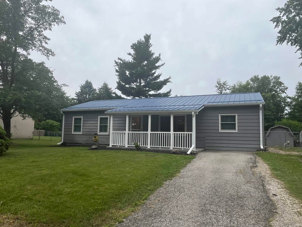 Photo of 1823 Sharon Street, Warsaw, IN 46580 (MLS # 202623888)